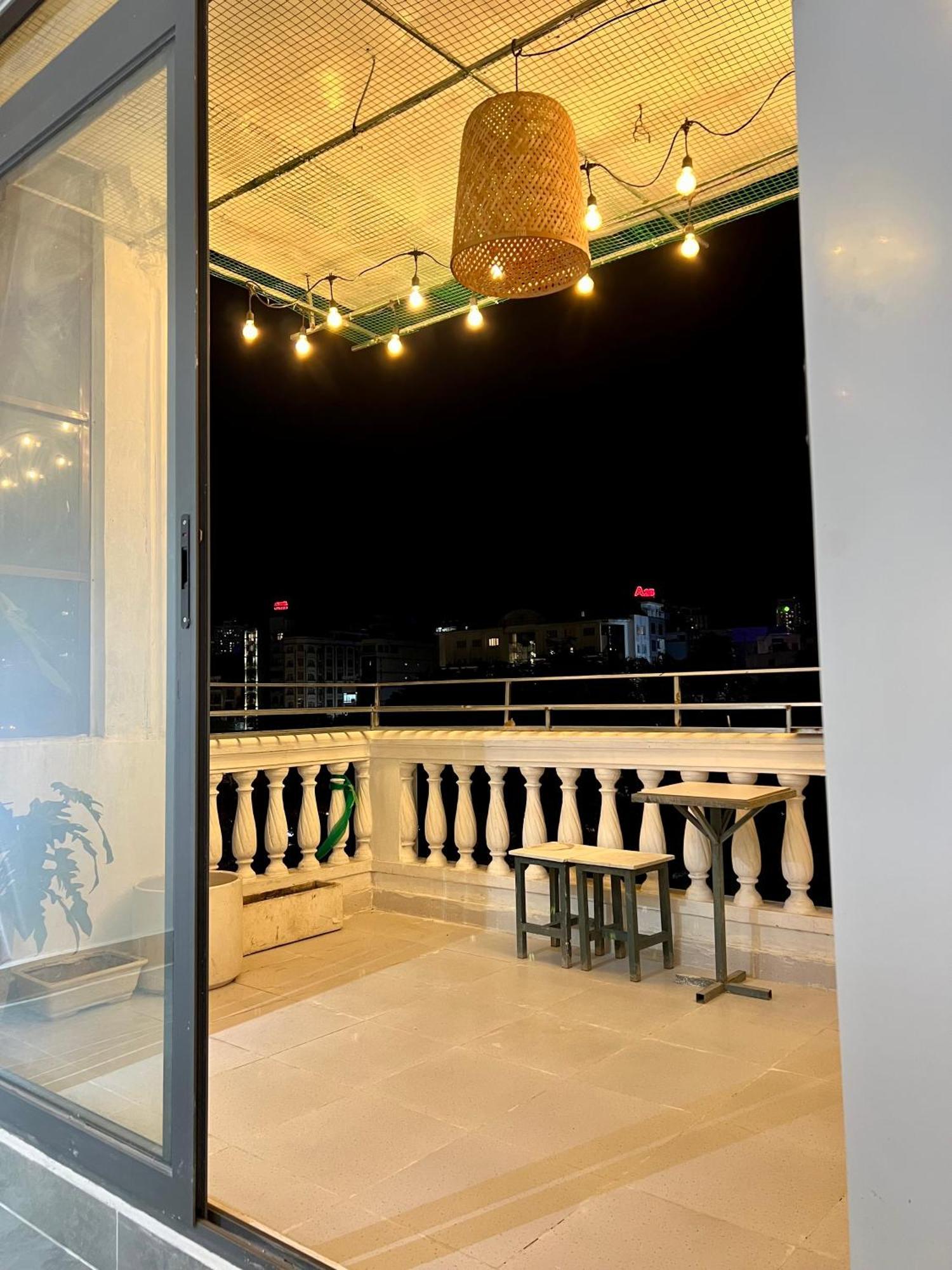 Vintage In Heart D1 With Large Balcony - View, Near Buivien Street * TP. Hồ Chí Minh