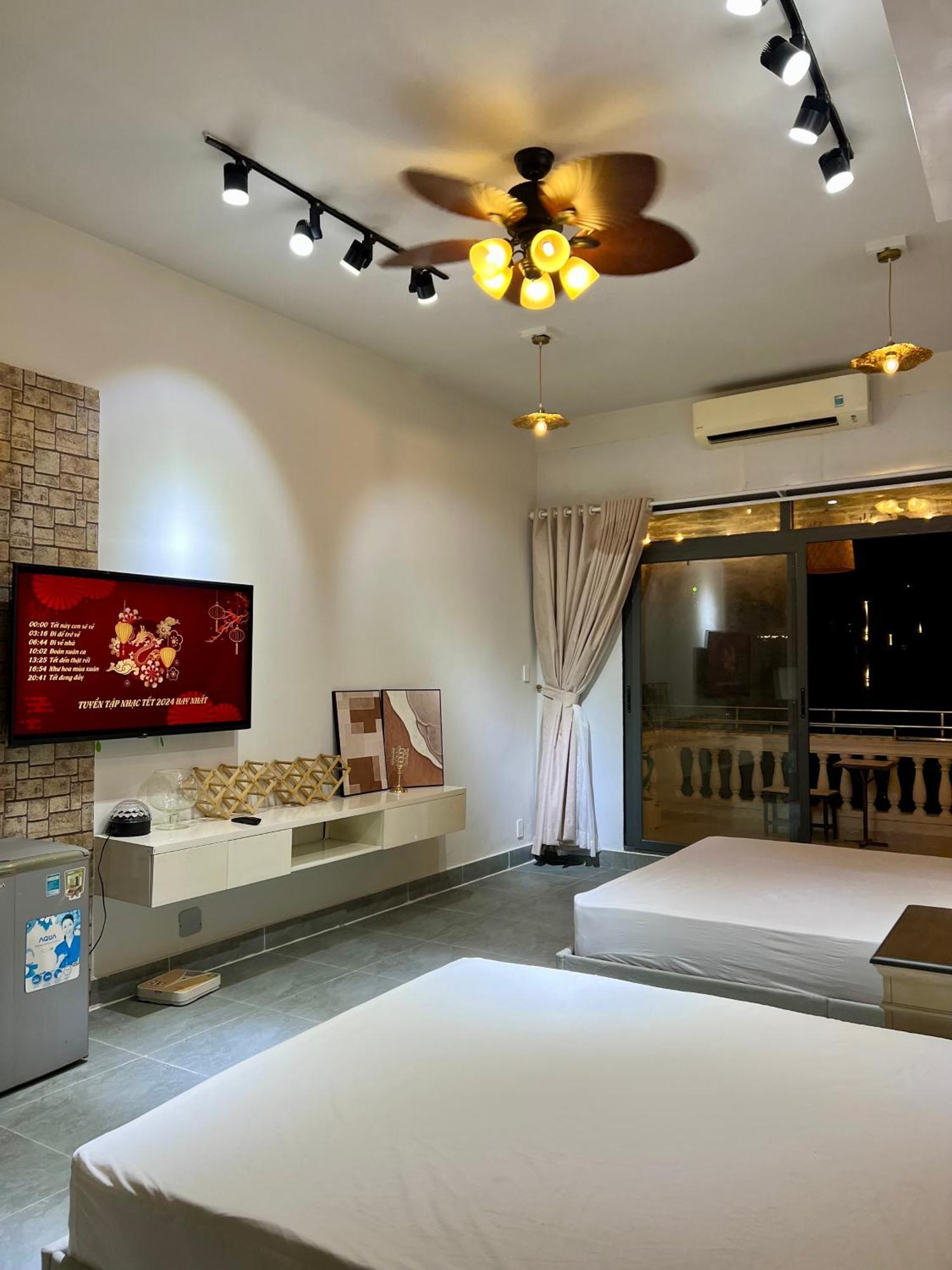 Vintage In Heart D1 With Large Balcony - View, Near Buivien Street * TP. Hồ Chí Minh